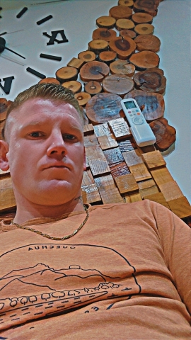 Fajne spotkania / na luzie bez stwarzania sobie problemów.  dyskrecja