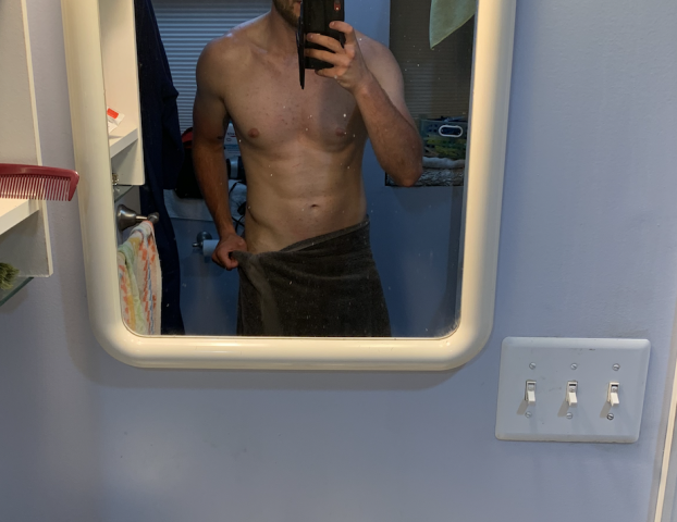 Atrakcyjny i dominujący dla eleganckiej kobiety