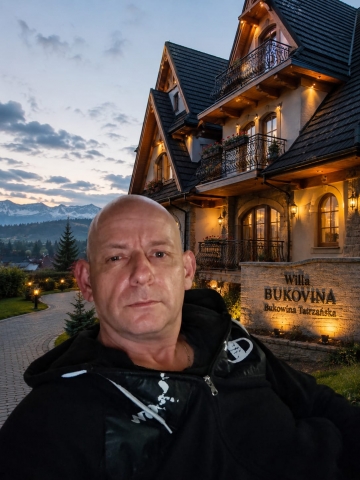 Para pozna dziewczynę
