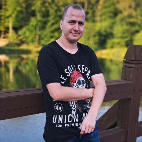 Niewolnik 27 lat szuka pani, która stanie się jej własnością