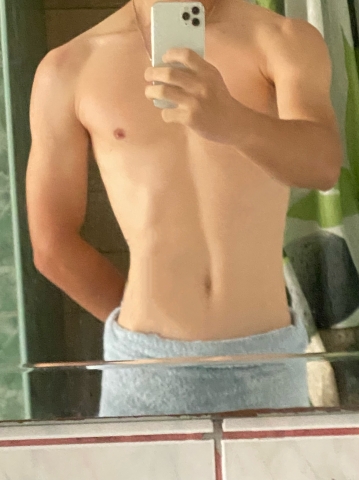 Przystojny 19-latek (180 cm) pozna kobietę do fwb lub układu