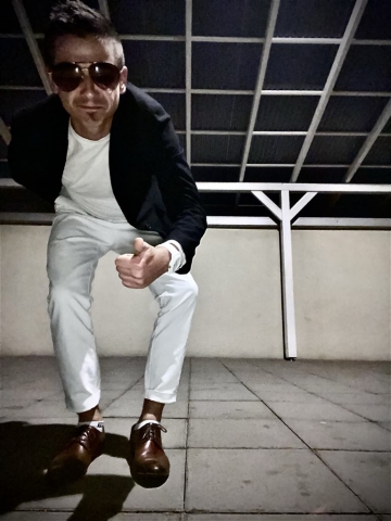 Tym razem moze pani zabierze mnie....mlodego przysto.... kochajacego!