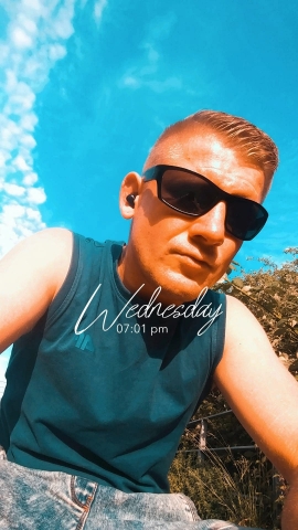 Fajne spotkania / na luzie bez stwarzania sobie problemów.  dyskrecja