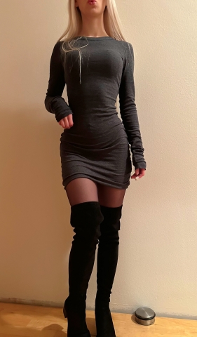 Młoda domina szuka swego niewolnika