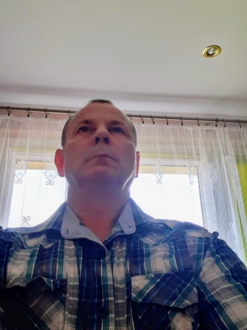 Pan szuka kolezanki.