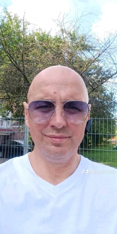 Pan pozna panią miłą i sympatyczną