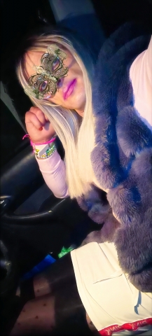 Słodka trans pozna koleżankę