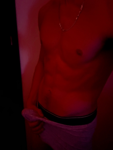 Młody chłopak, szuka wrażeń i oderwania od codzienności