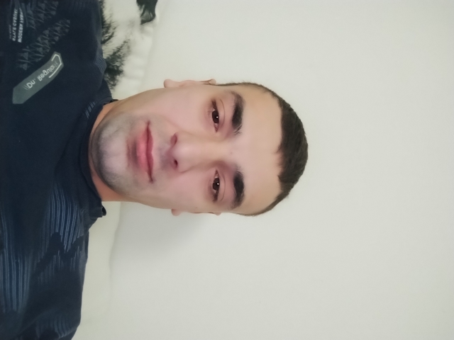 Jestem niewolnikiem szukam dominu mam 30 liat