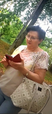 Dojrzała domina pozna uległych mężczyzn lub kobiety
