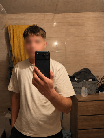 21-latek szuka ciekawej znajomości