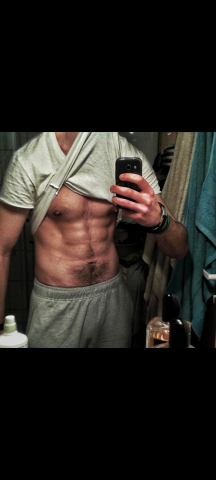 Wysoki, zadbany brunet