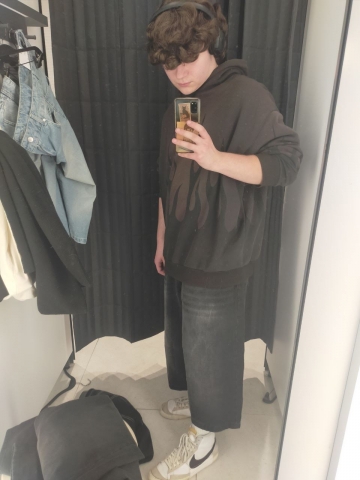 Młody małodoświadczony, ale obeznany dla misstress/mastera