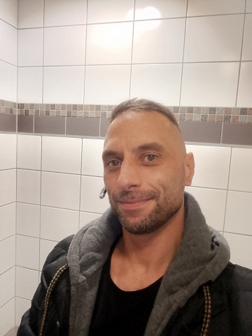 On 39l  chętnie pozna panią