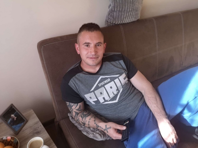 Szukam kobiety żeby miło spędzić z nią czas.pieszczoty seks itd
