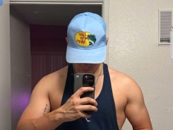 Jestem bardzo napalonym, gejowskim i aktywnym mężczyzną z mnóstwem ene