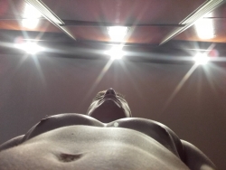 Szukam młodej kobiety na namiętna noc. tylko dzisiaj