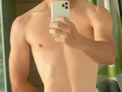 Przystojny 19-latek (180 cm) pozna kobietę do fwb lub układu