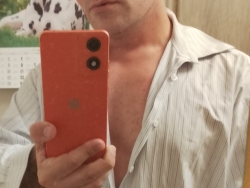 Silny duzy meski brunet35