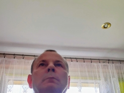 Pan szuka kolezanki.