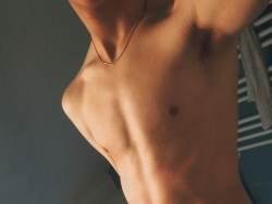 Młody, niebanalny chłopak szuka dojrzałej kobiety