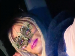 Słodka trans pozna koleżankę