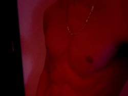 Młody chłopak, szuka wrażeń i oderwania od codzienności