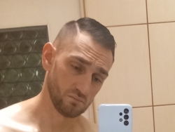 Młody miły pan szuka pani