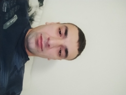 Jestem niewolnikiem szukam dominu mam 30 liat