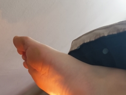 Szukam osoby która chciałaby potorturować mi stopy